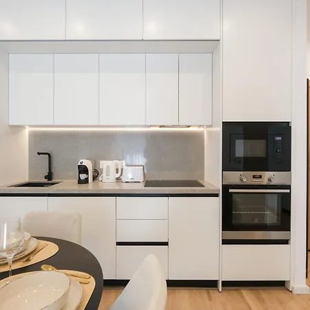 דירה Matisse No25 Luxury 2 Bedrooms With Parking טיראנה