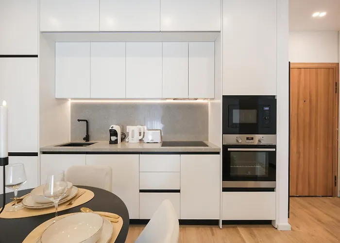 דירה Matisse No25 Luxury 2 Bedrooms With Parking טיראנה